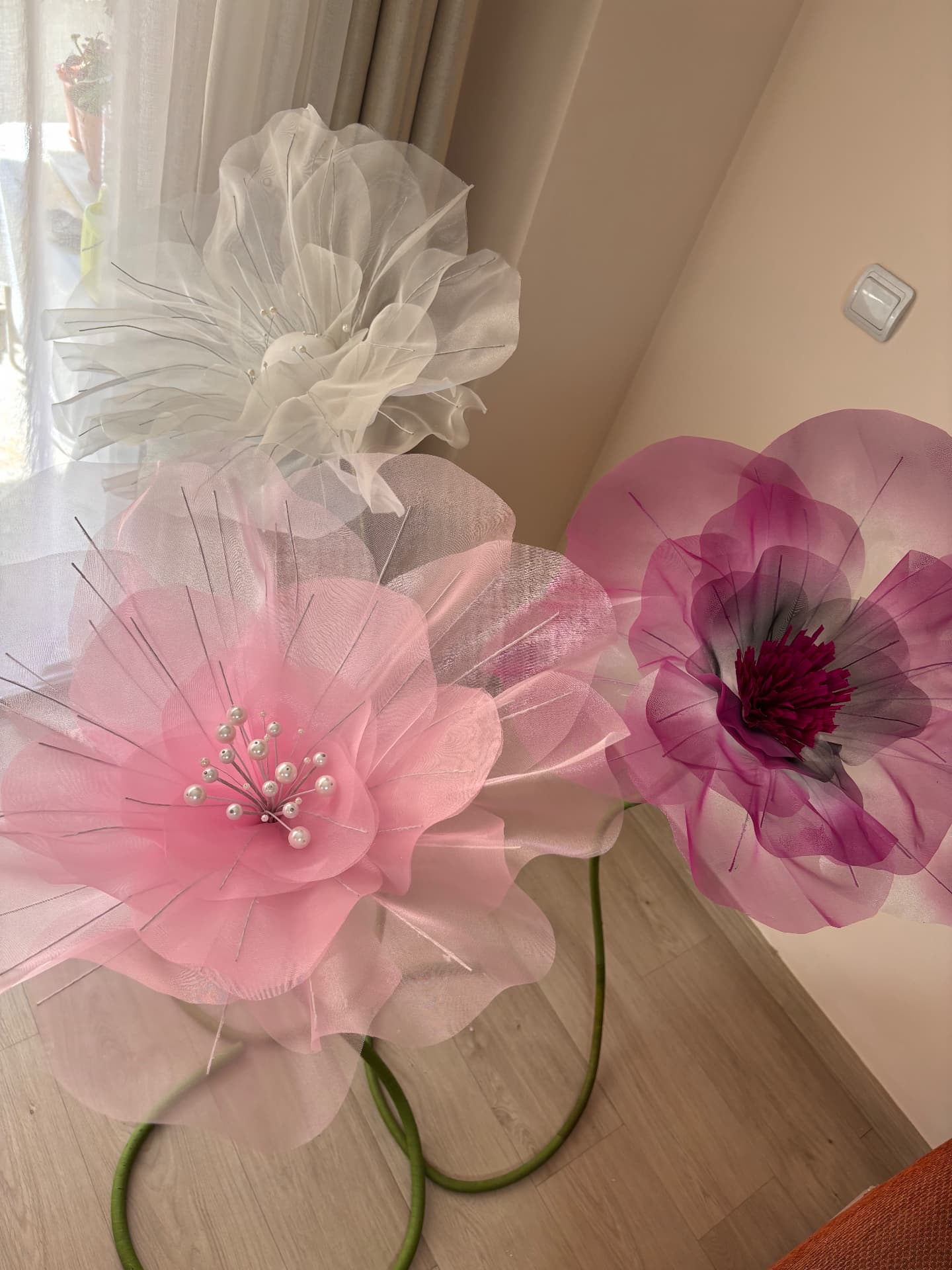 Trío de flores de organza en rosa