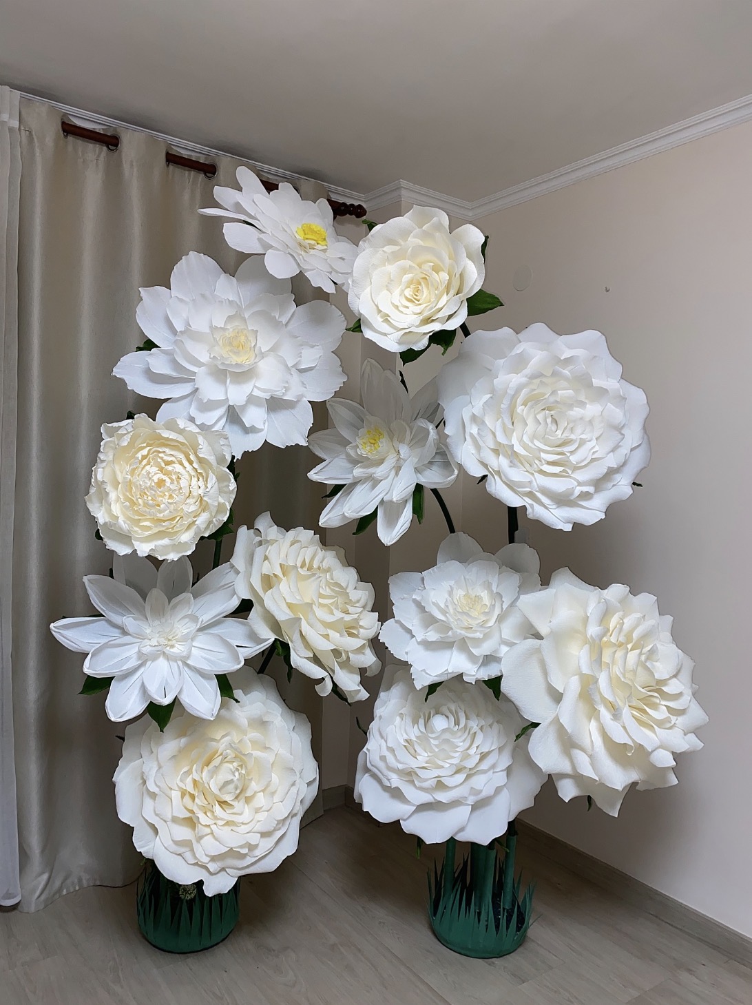 Composición de rosas blancas XL