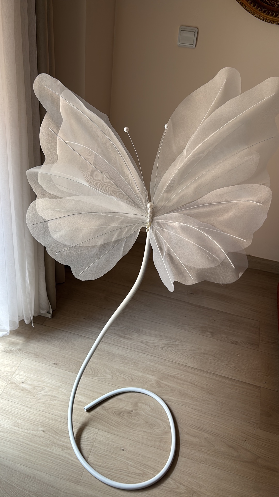 Mariposa gigante de organza con soporte